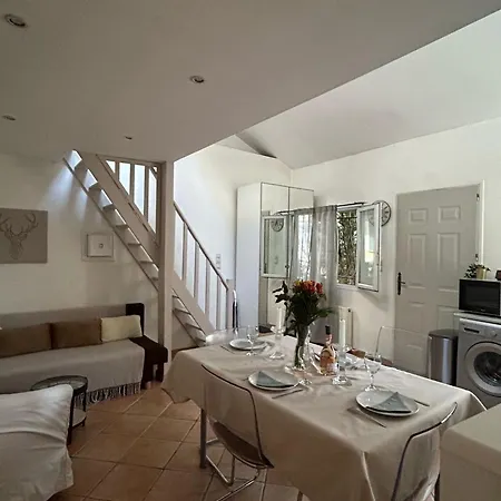 Chez Sabrina, A Paris La Defense, Maison Individuelle Qui Donne Sur Jardin Vakantiehuis *