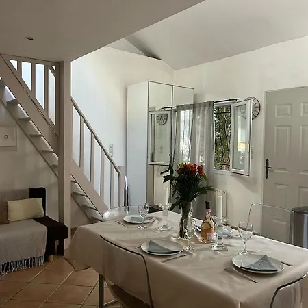 Chez Sabrina, A Paris La Defense, Maison Individuelle Qui Donne Sur Jardin Vakantiehuis Nanterre