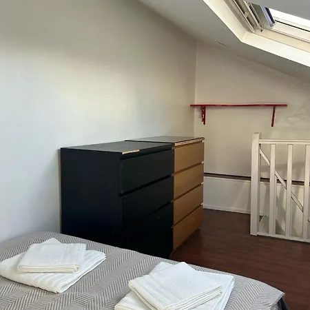 Chez Sabrina, A Paris La Defense, Maison Individuelle Qui Donne Sur Jardin Vakantiehuis